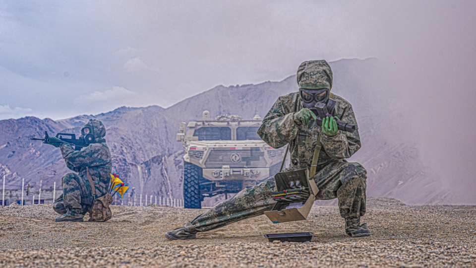 Army troops carry out chemical defense training