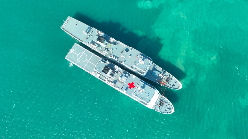 Vessels conduct replenishment-at-sea training