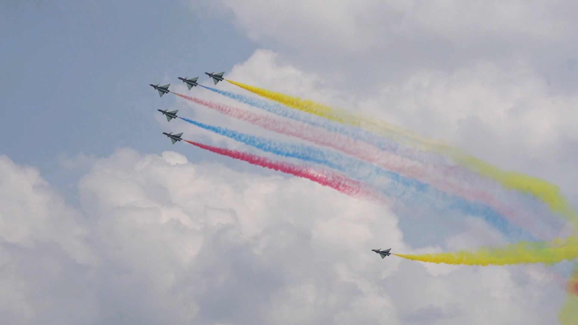 PLA Bayi Aerobatic Team Concludes Participation in 10th Singapore Airshow