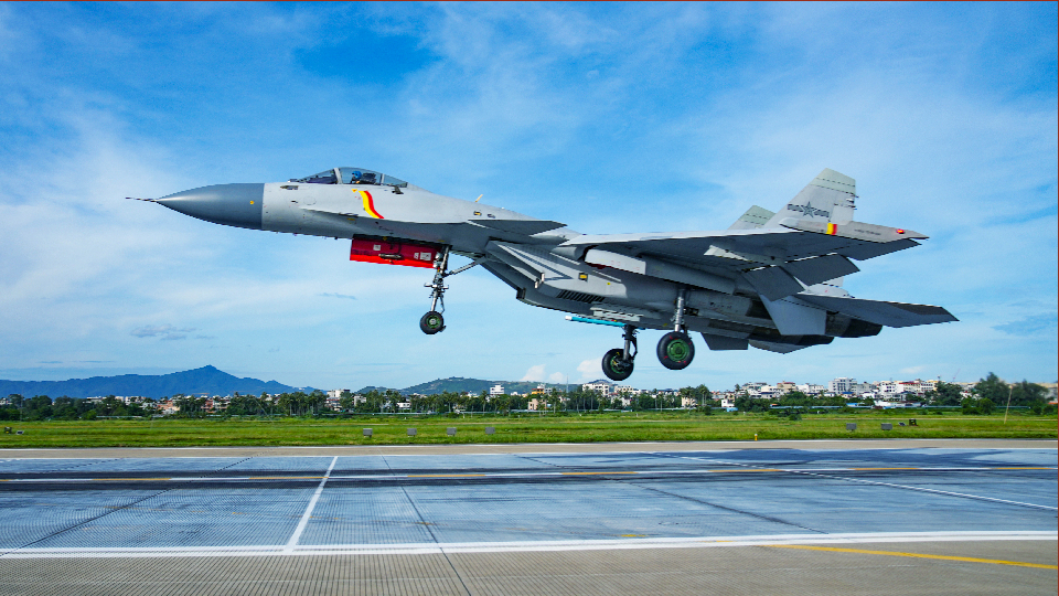 J-15 fighter jet conducts flight training 