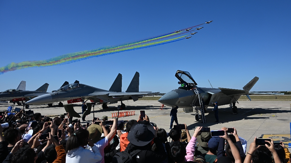 Spectators and Airmen in Changchun Air Show