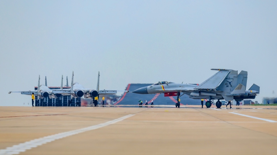 J-15 fighter jets in training