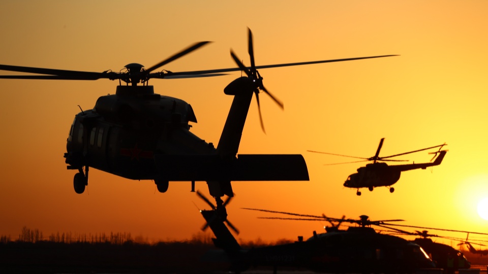 Helicopters sharpen skills in Xinjiang