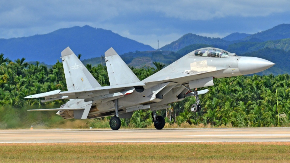 J-16 fighter jets participate in flight training exercise
