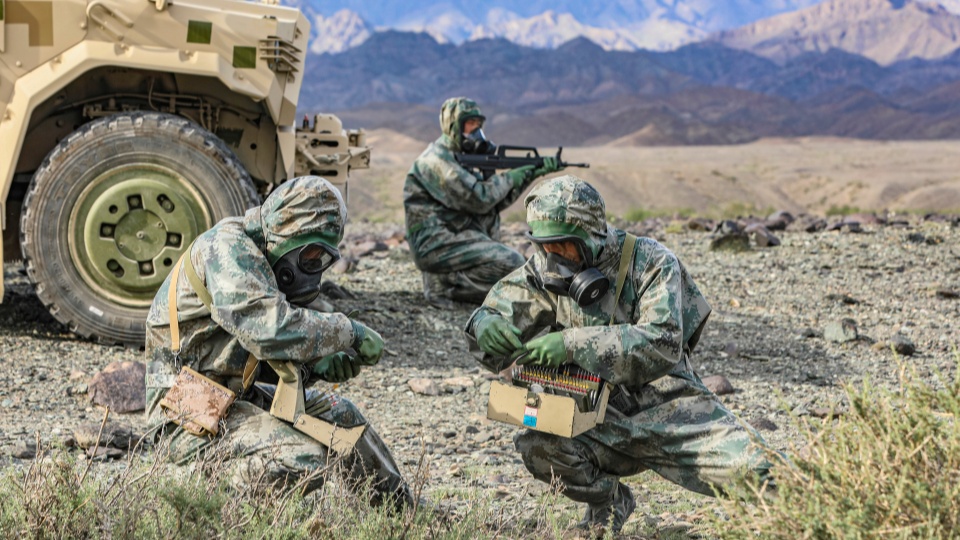 Army troops carry out chemical defense training
