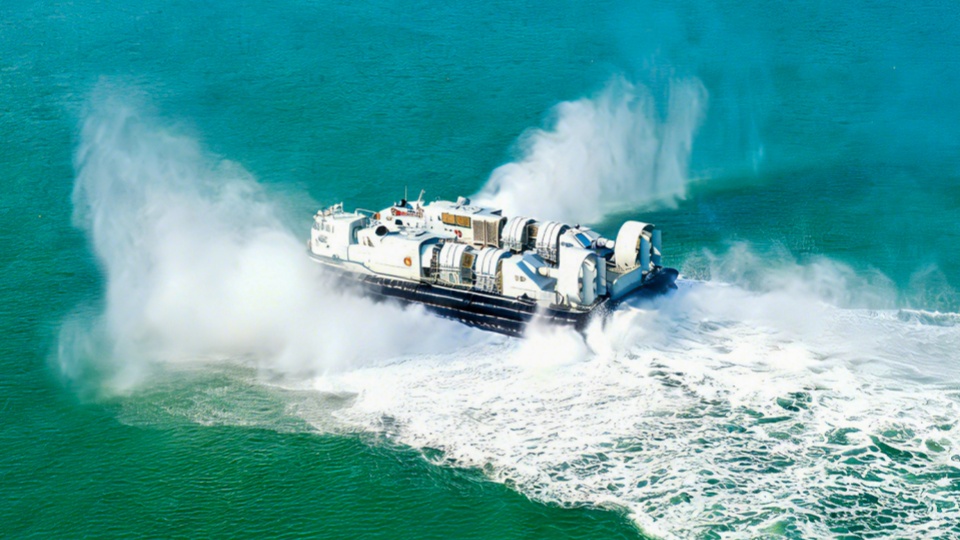 LCAC dashes to beachhead