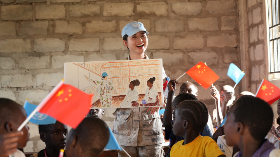 Smiling Chinese peacekeepers