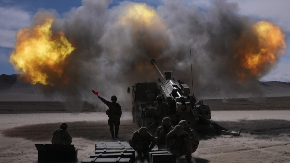 Howitzer fires at mock targets