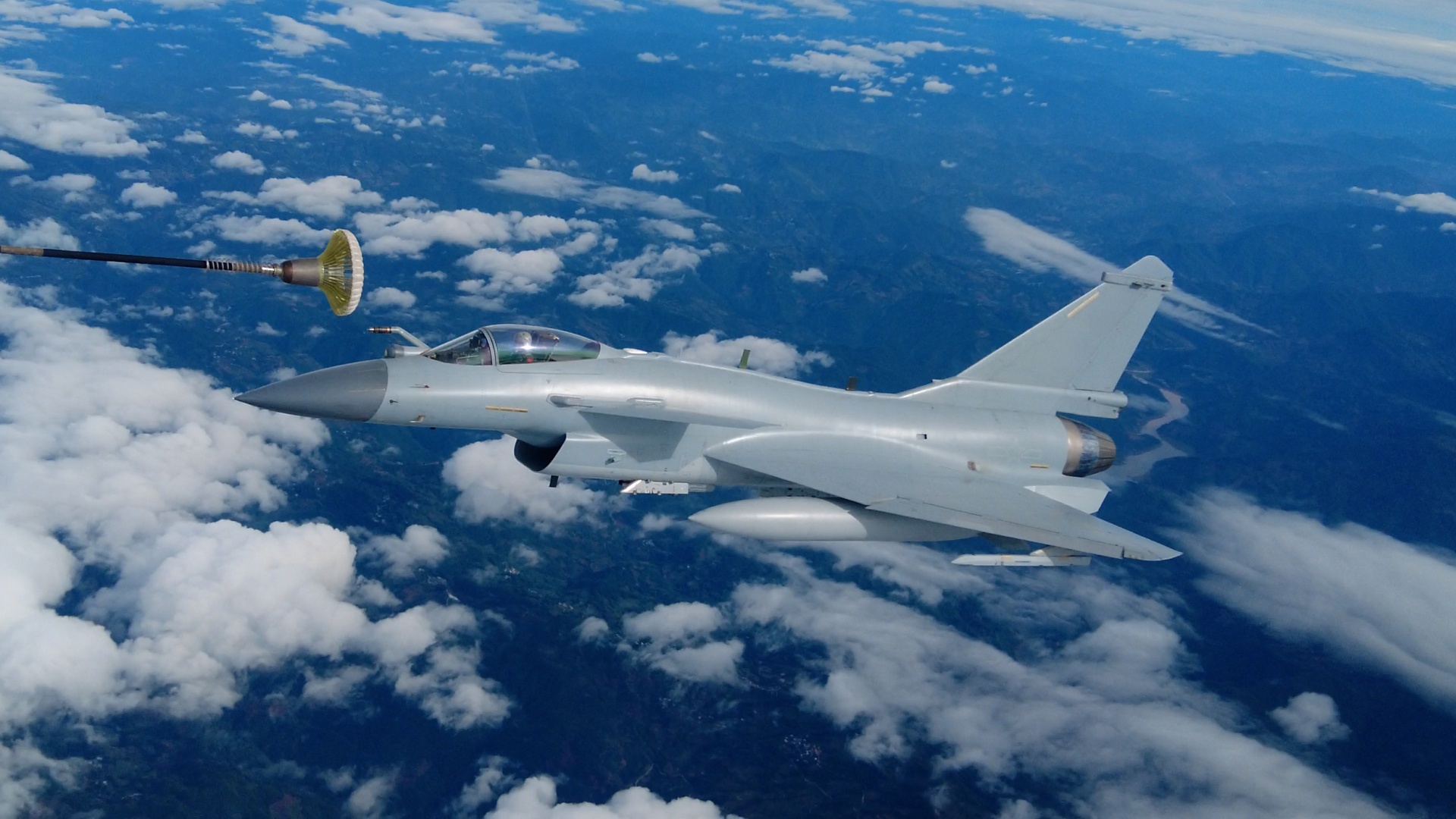 Aviation brigade conducts aerial refueling training