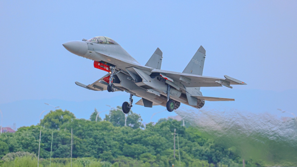J-16 multi-role fighters in routine flight training