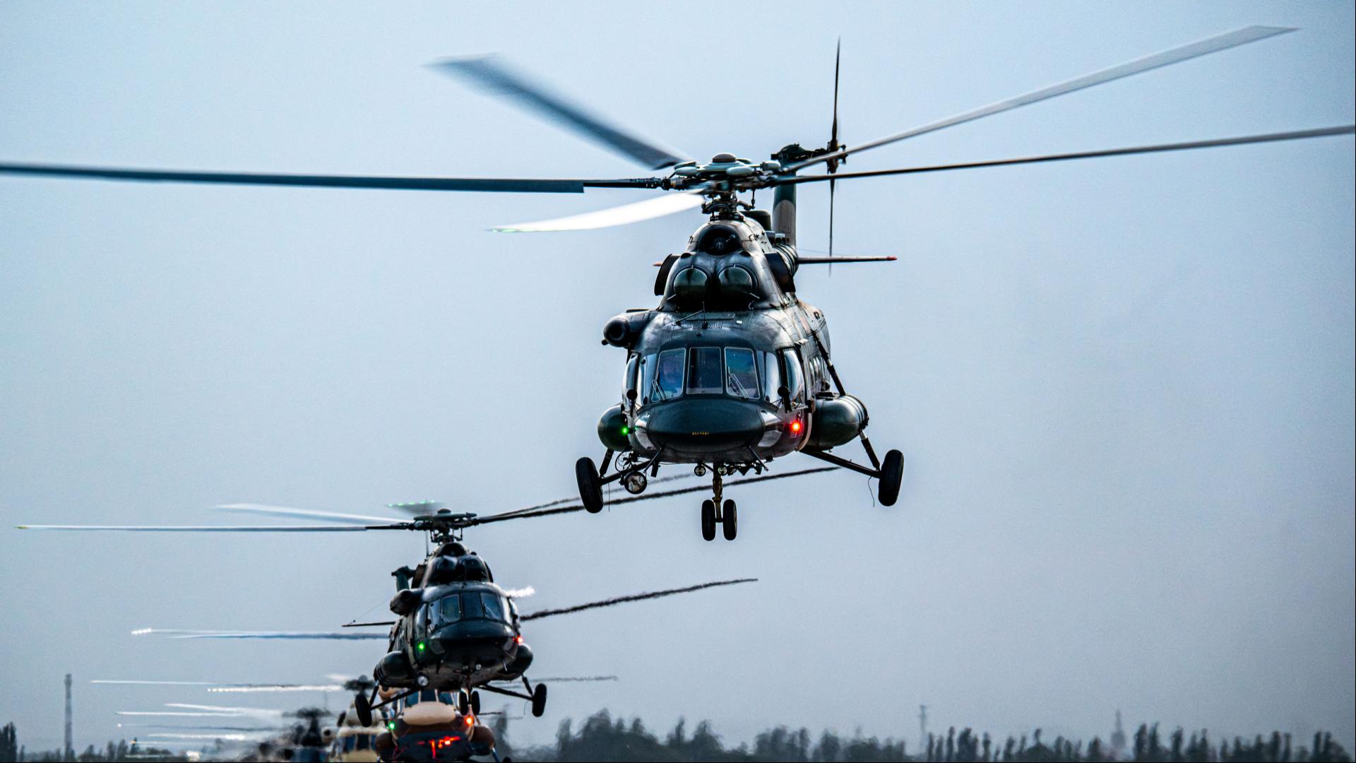 Transport helicopters in flight training