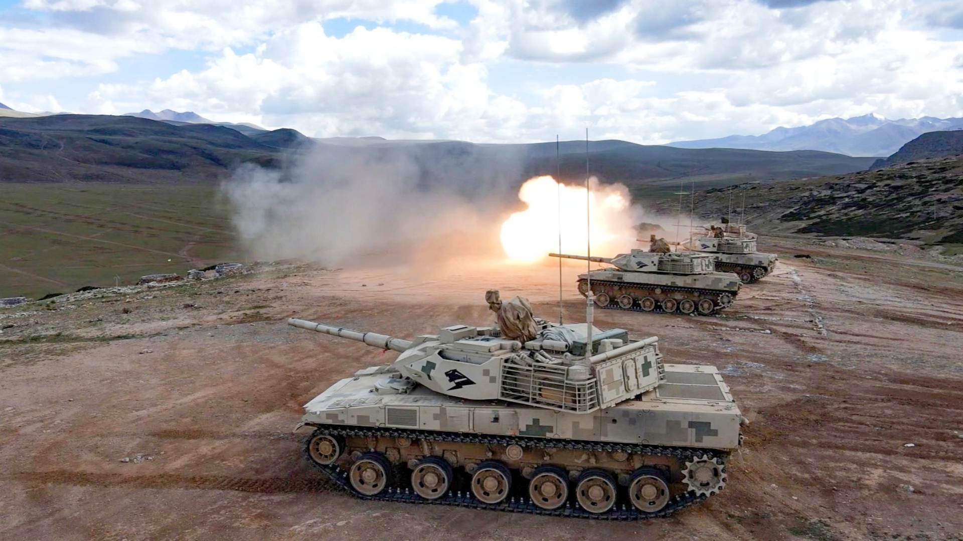 Artillery troops in live-fire assessment