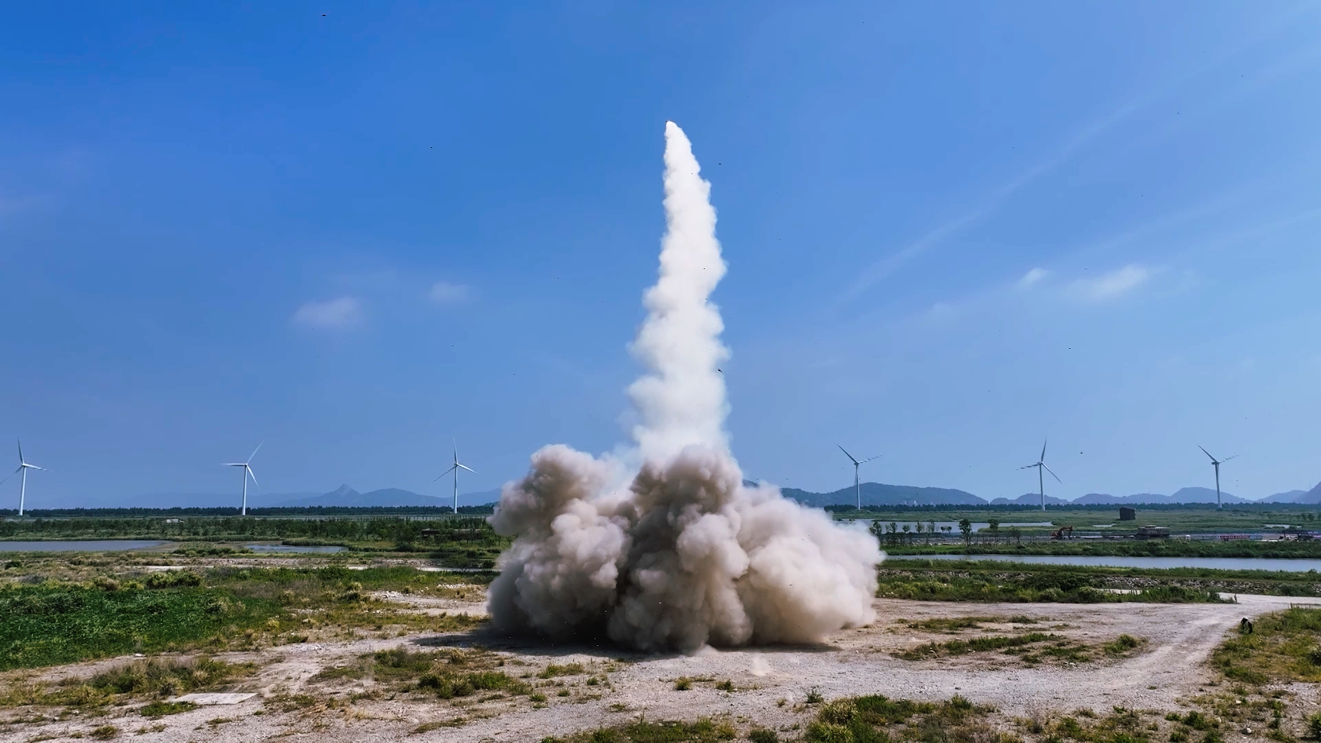 Rocket Artillery Company Conducts Live-fire Training