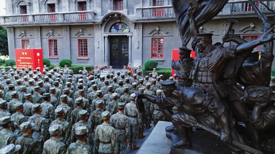 New PLA Army Cadets Receive Rifles at ceremony