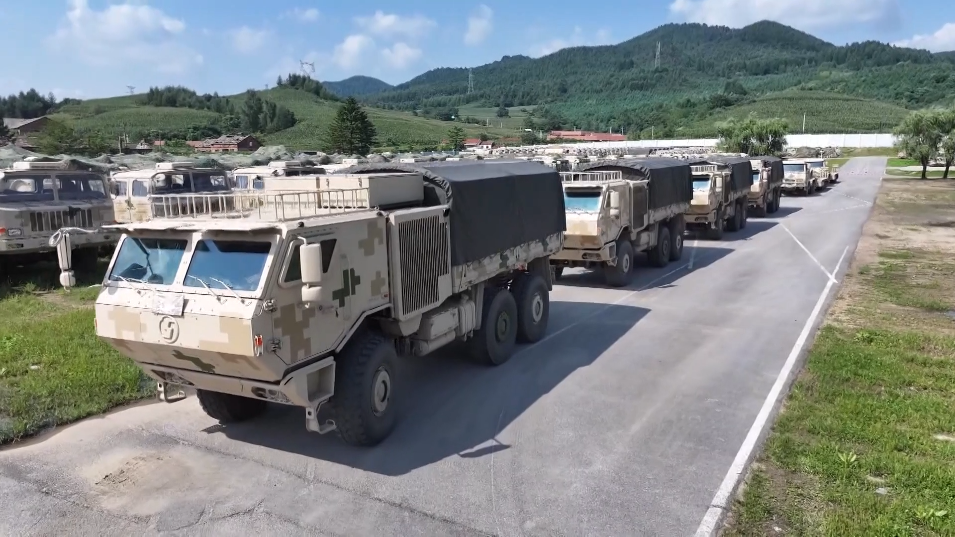 PLA Joint Logistic Support Troops Conduct Manned-unmanned Training