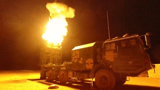 Soldiers conduct live-fire shooting training at night