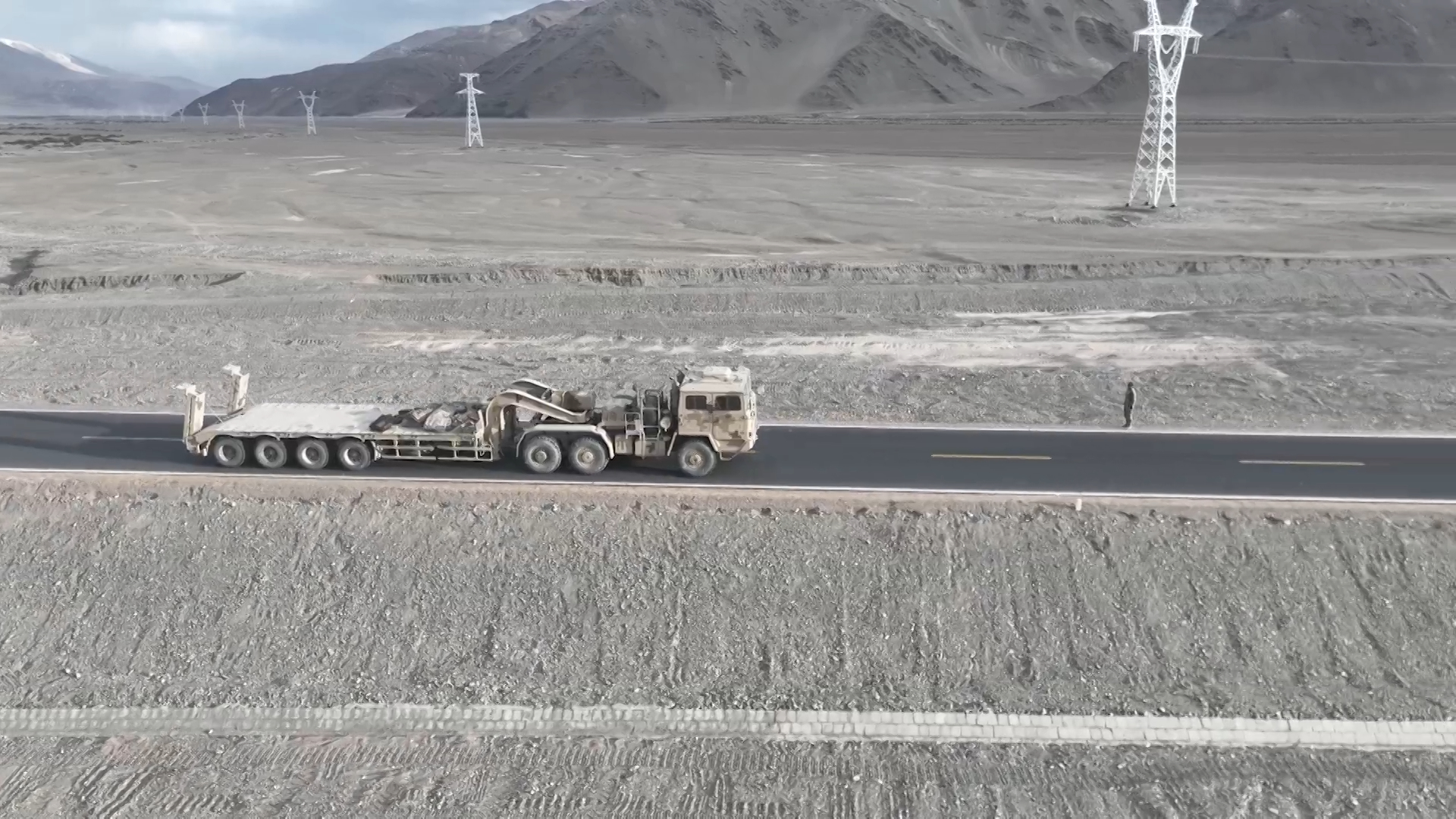 Heavy Equipment Transporters in Driving Training on Plateau