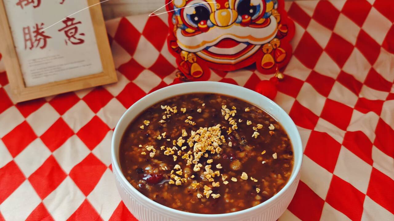 Soldiers Enjoy Laba Congee