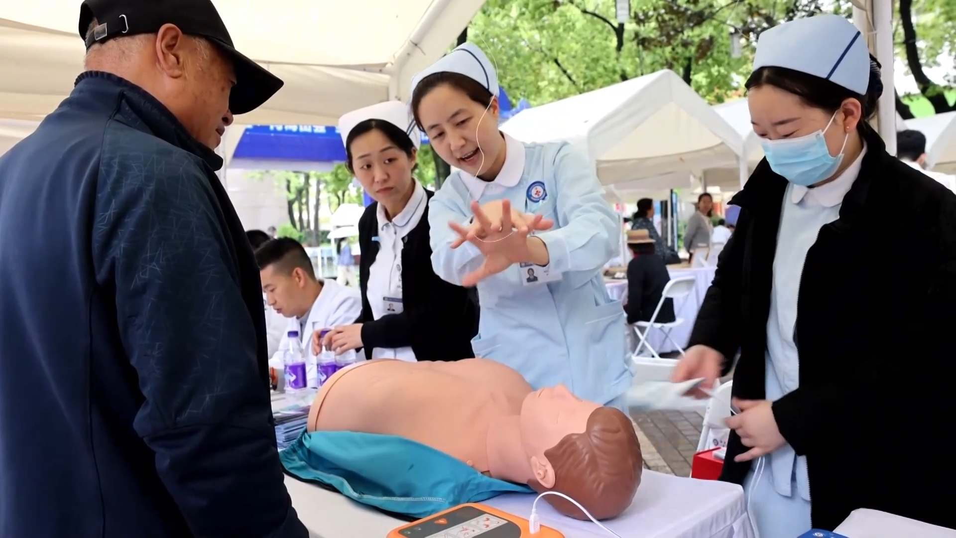PLA Navy Hospital Holds Community Health Outreach