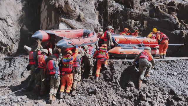 Military Rescue Team Approaches Mudslide-hit Gyirong Port in SW China's Xizang