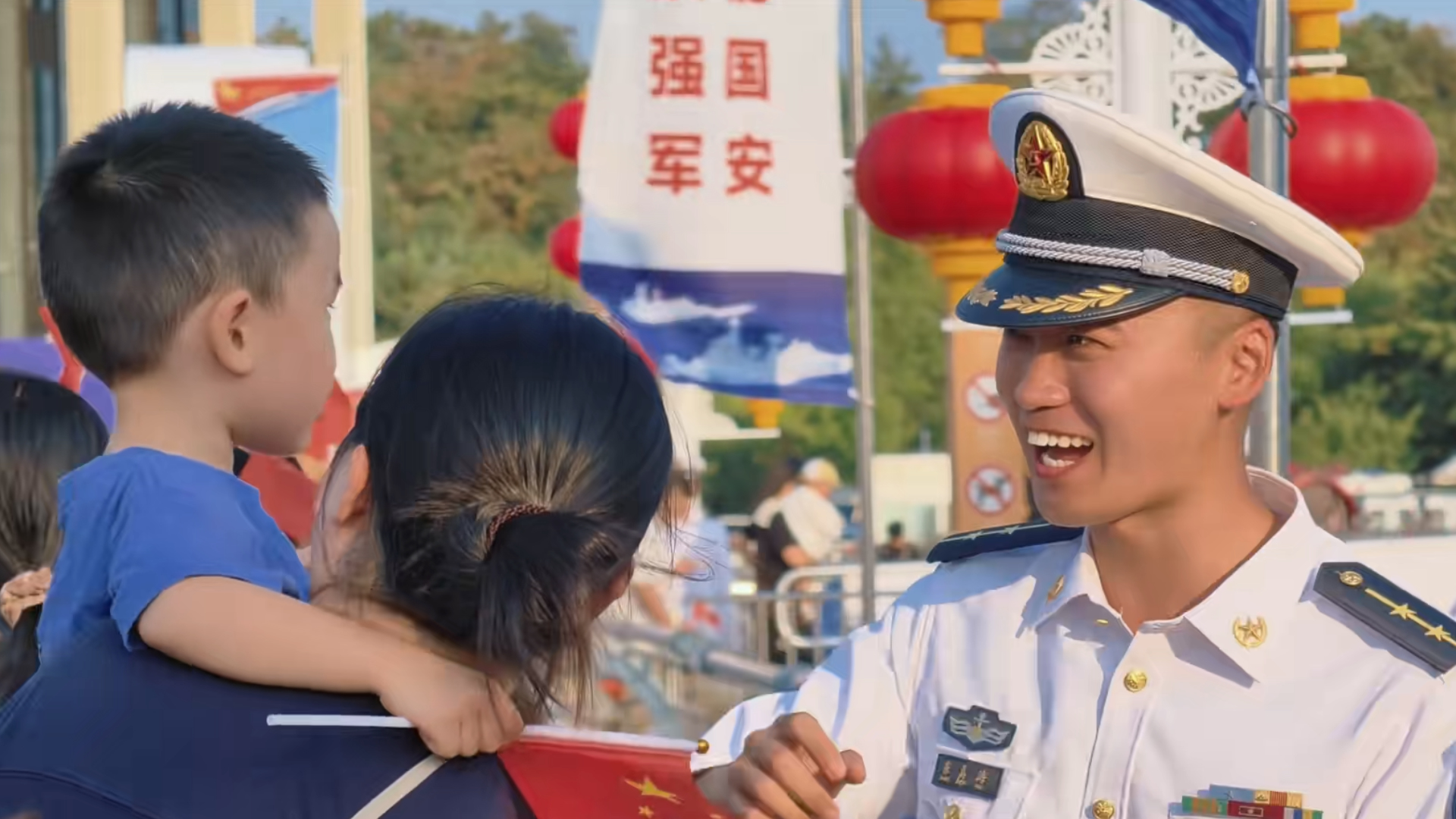 PLA holds Open Ship Day in Qingdao