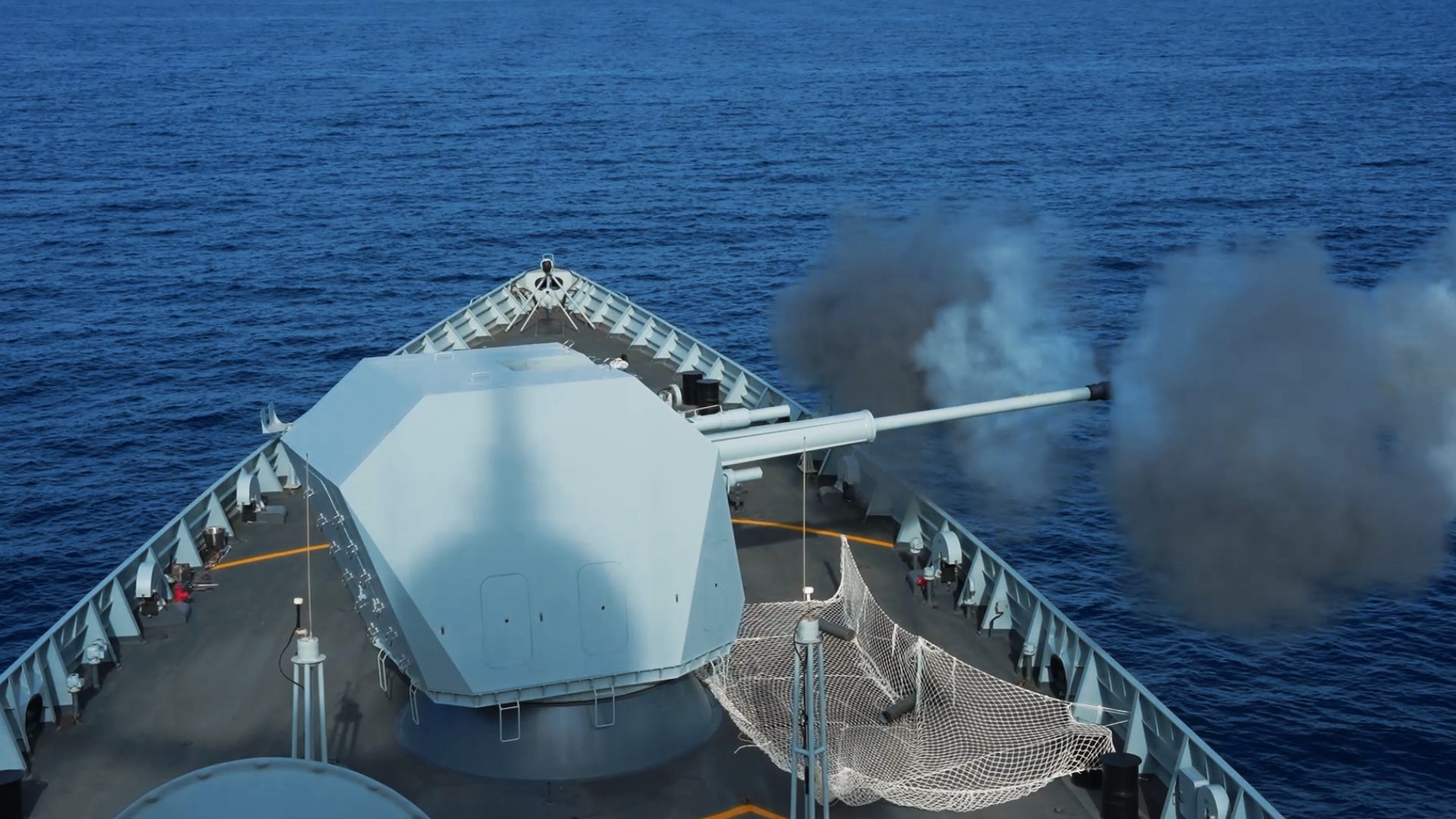 Destroyer Kunming Conducts Anti-Piracy Drill
