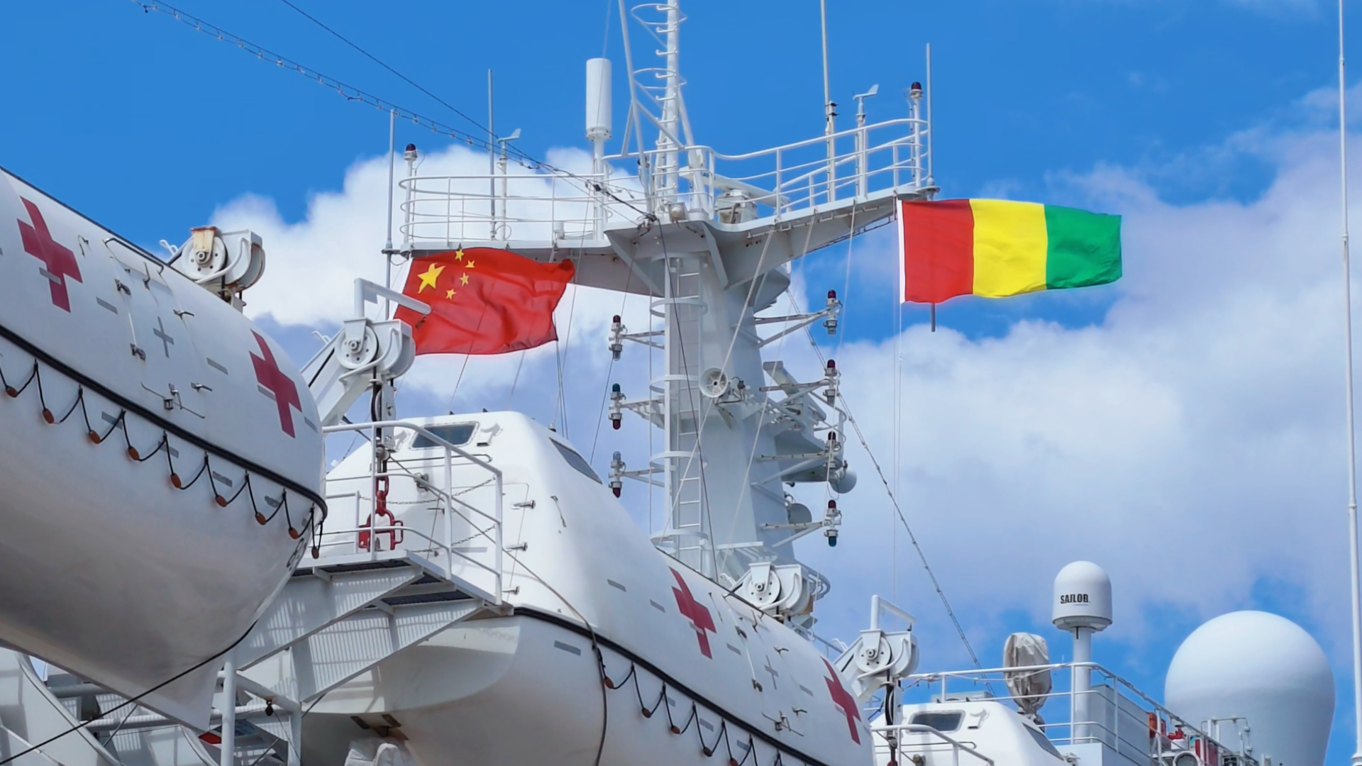 Chinese Naval Hospital Ship Auspicious Ark Provides Medical Services in Guinea