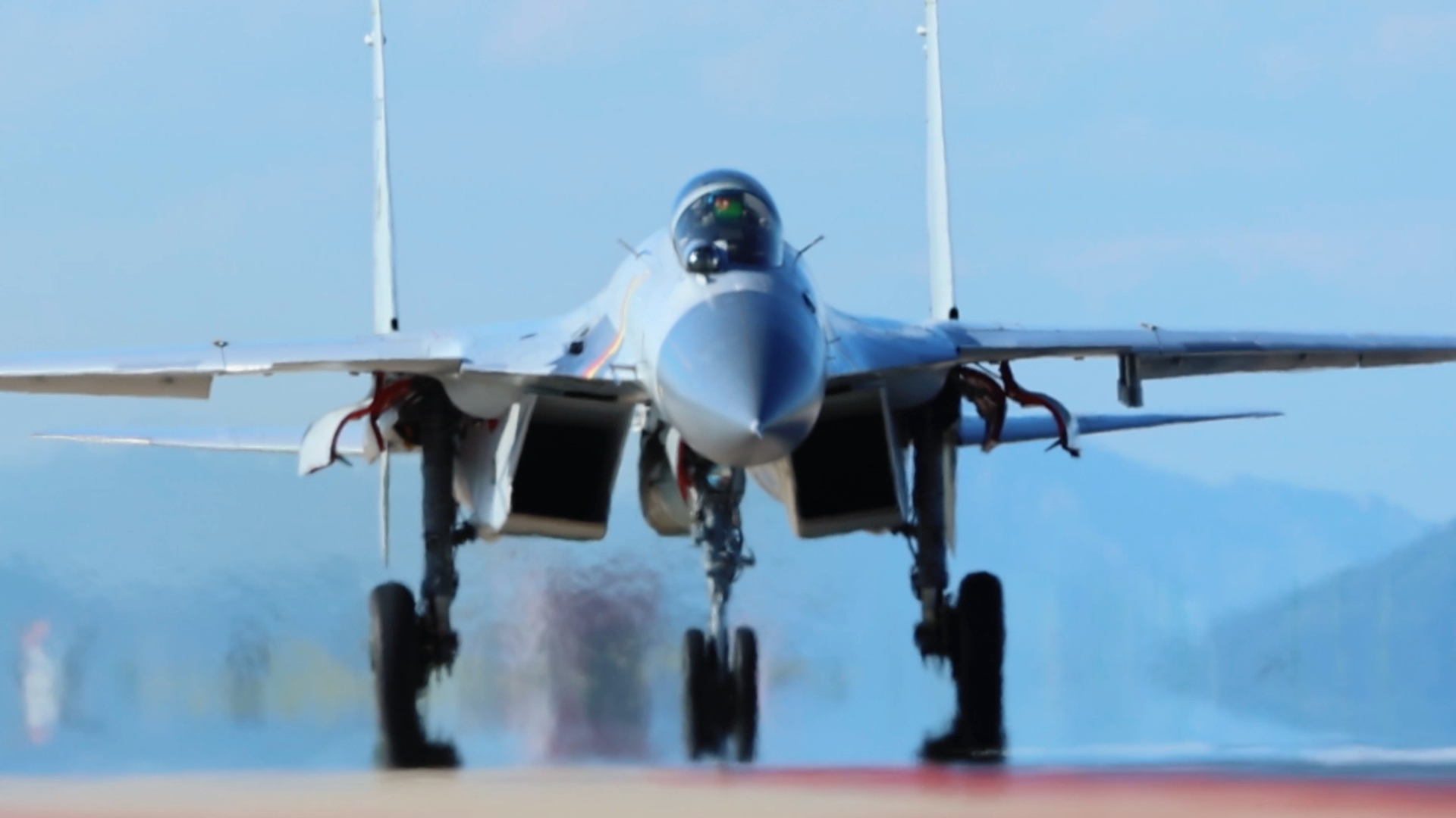 Naval Aviation University Conducts Combat-Oriented Training with J-15 Fighter Jets
