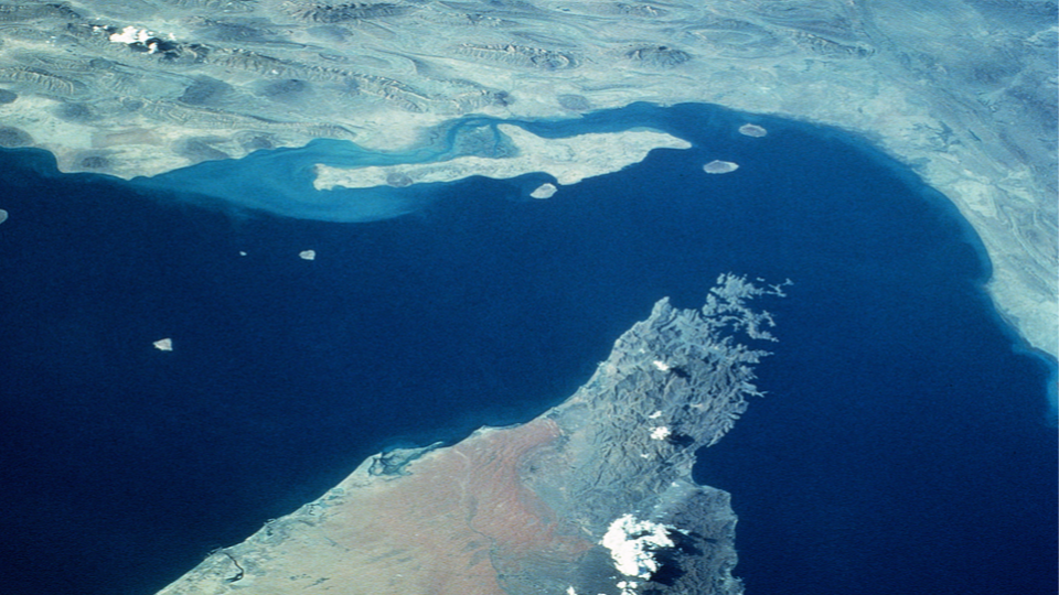 Chinese FM says Strait of Hormuz remains unstable if war doesn't end