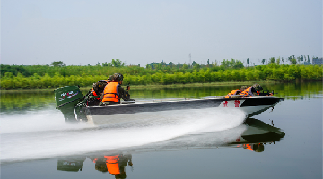 Assault boats sail rapidly towards designated area