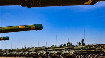 Soldiers keep armored vehicles in good performance