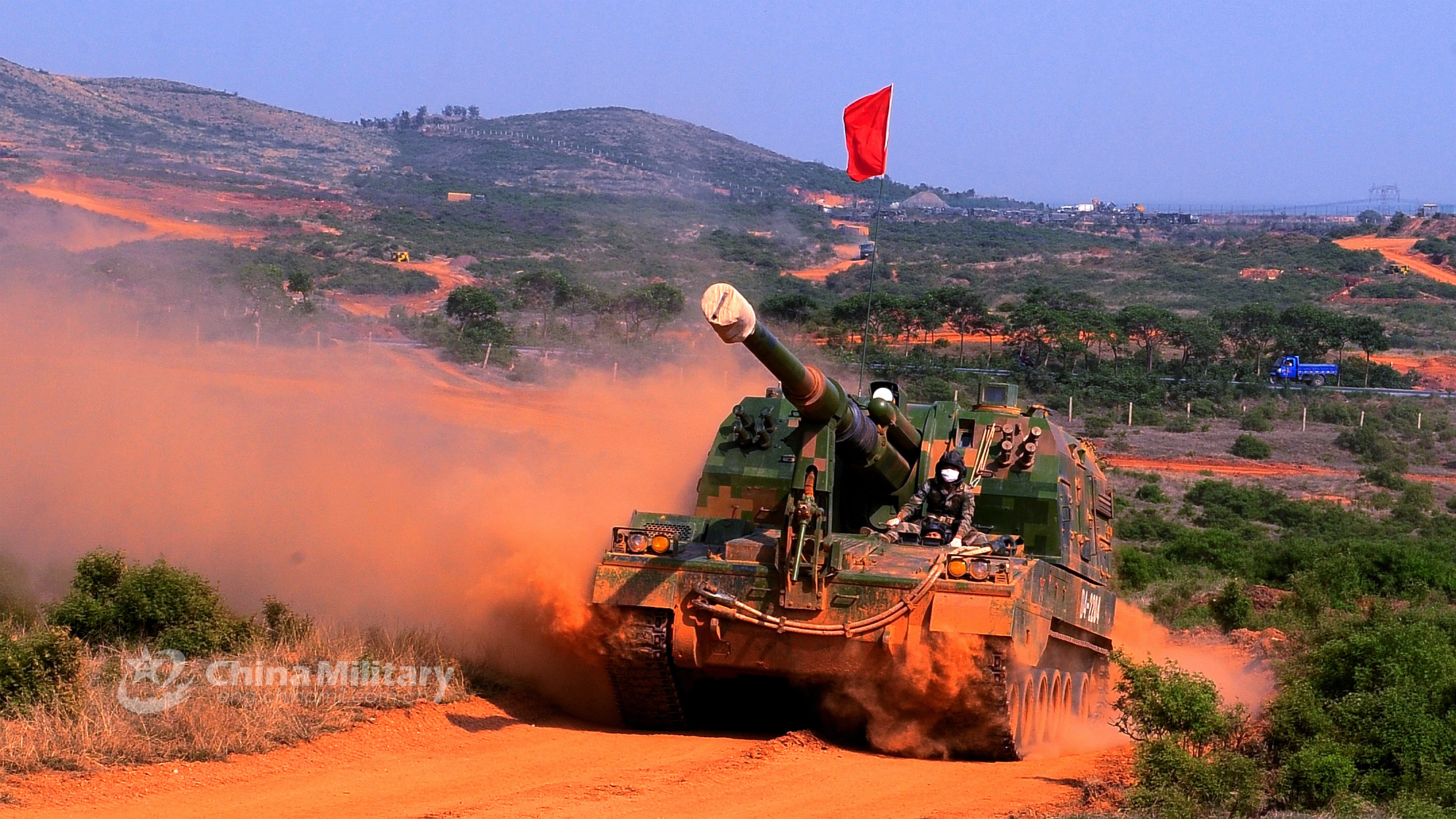 soldiers-practice-driving-type-99a-mbts-photos