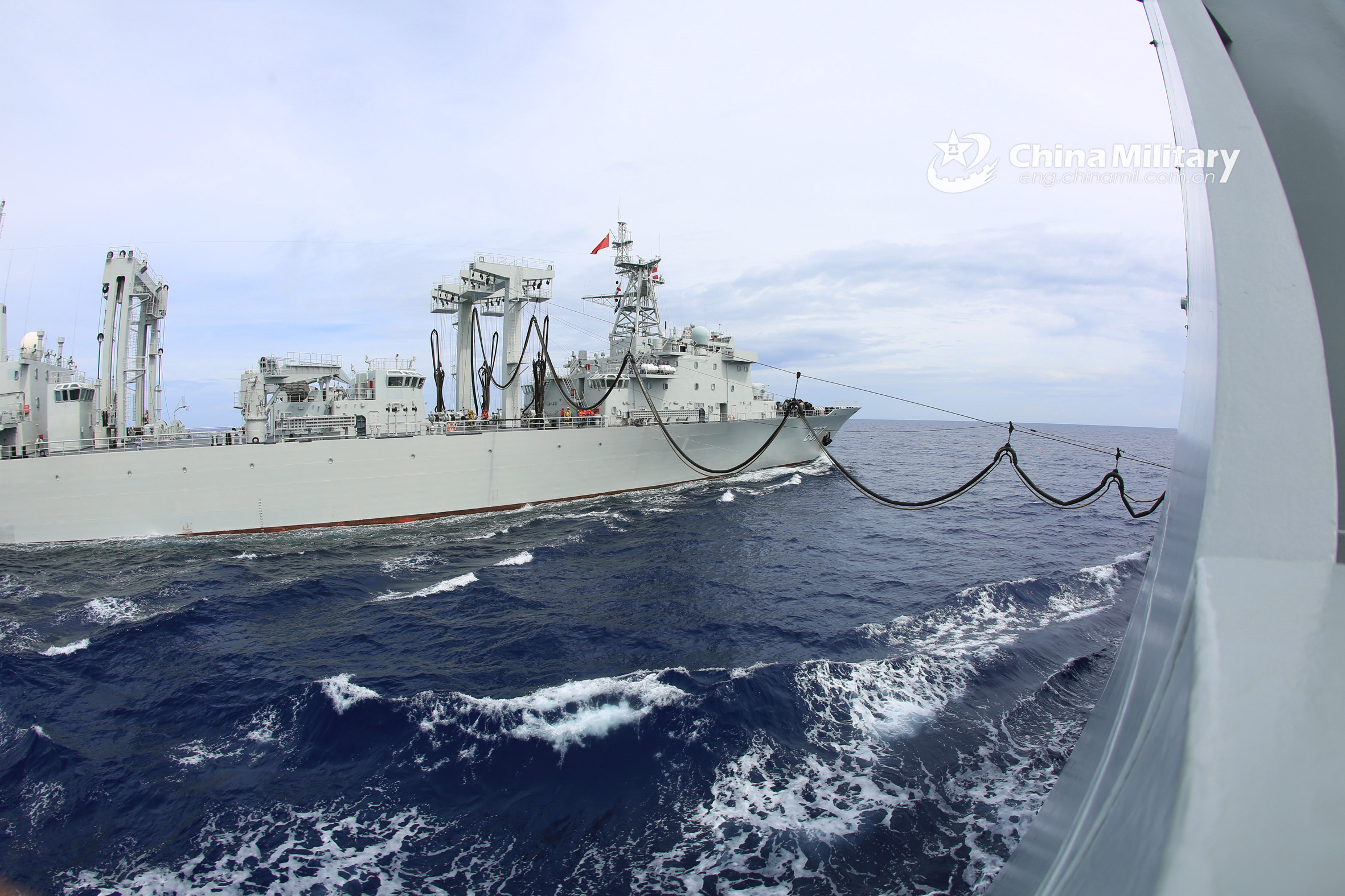 Guided-missile frigates leave for far-sea training - Photos - 中国军网（英文版）