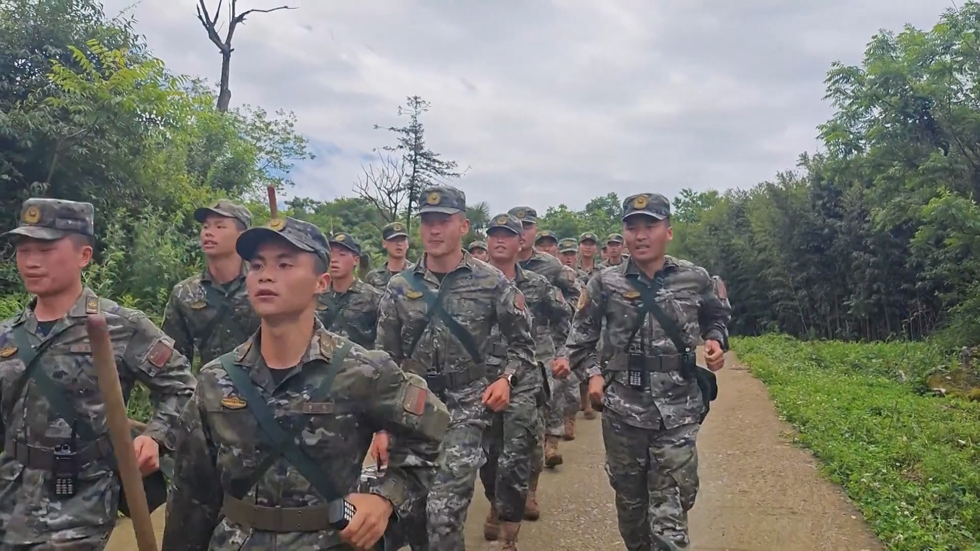 Chinese military send troops to join rescue and relief efforts for  landslide in Guizhou