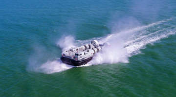 LCAC dashes to beach head