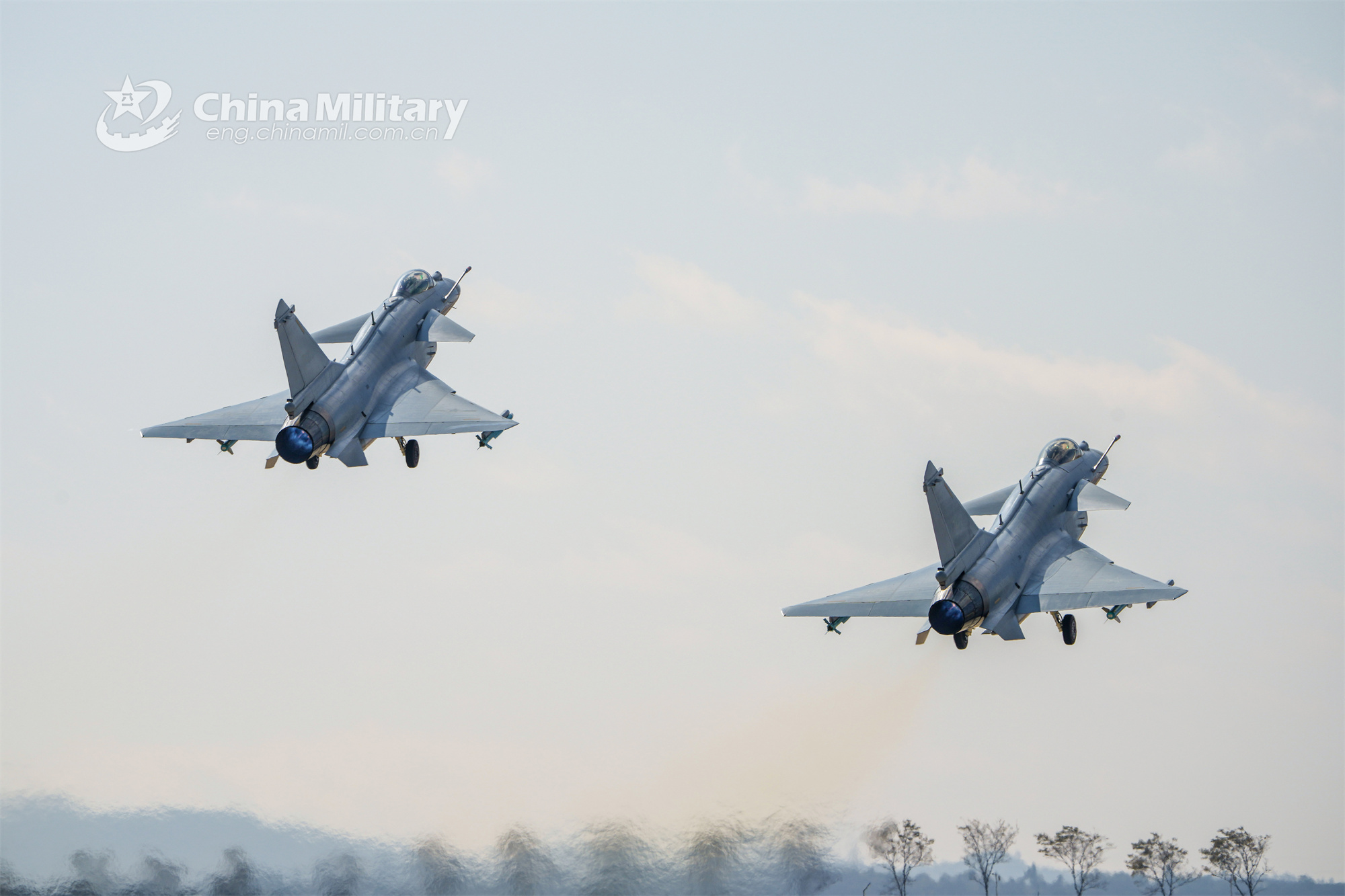 Pilot in flight training exercise Photos 中国军网（英文版）