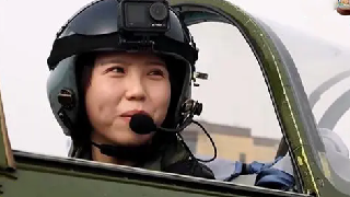 China's first female carrier aircraft pilots debut at Airshow China