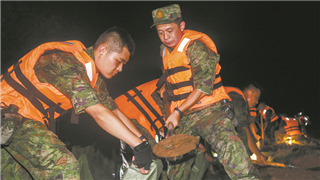 PLA troops conduct emergency rescue in flood-stricken areas