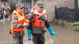 PLA, PAP troops and militias fight on frontline of flood control, disaster relief work in Guangdong, Fujian