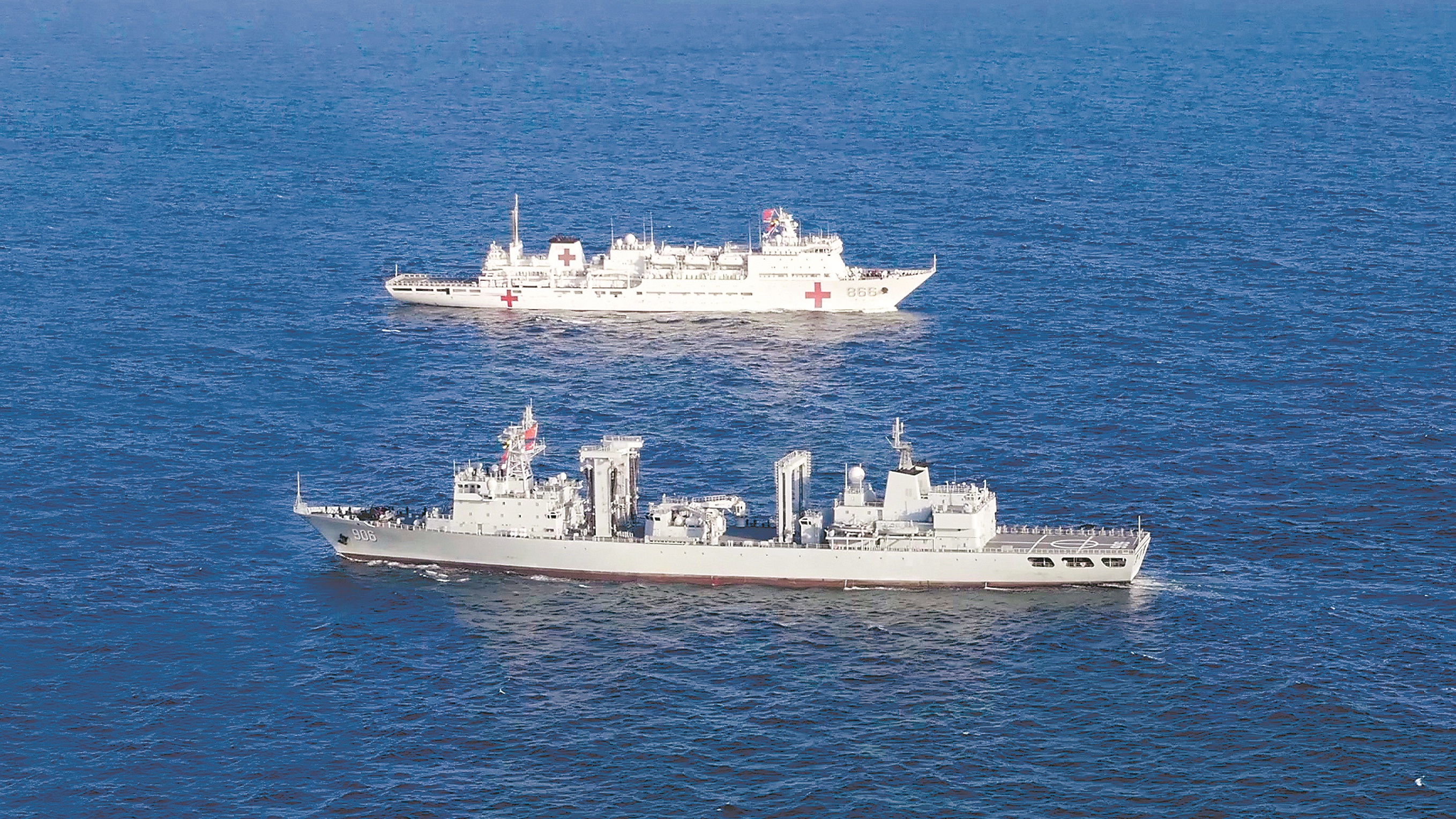 Chinese naval hospital ship Peace Ark meets 46th Chinese naval escort taskforce in Gulf of Aden