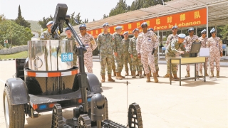 Sri Lankan peacekeepers visit Chinese peacekeeping troops' barracks in Lebanon