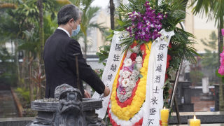 Chinese ambassador pays tribute to martyrs in Vietnam War