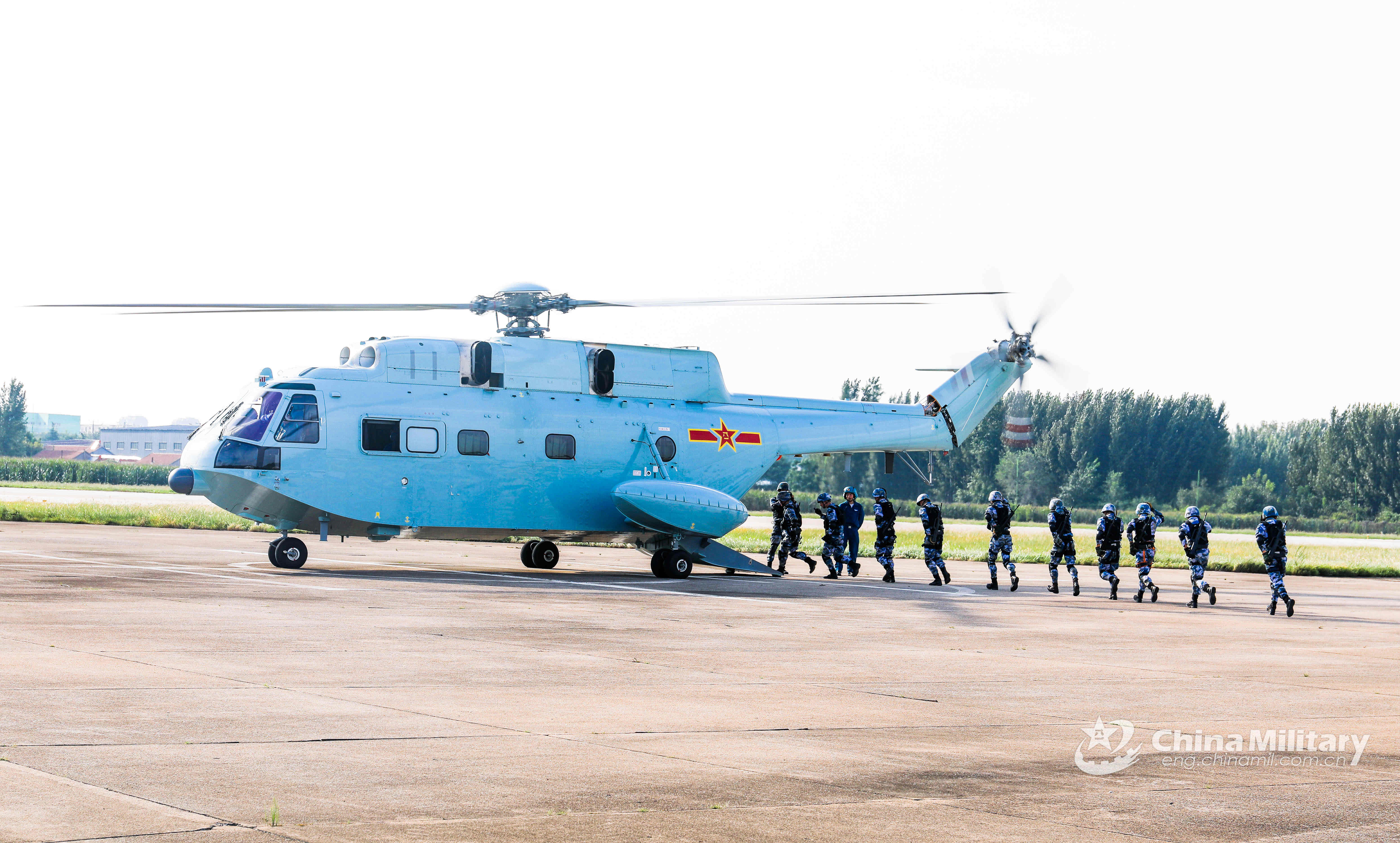 Ship Borne Helicopter Lands On Supply Ship Dongpinghu Focus