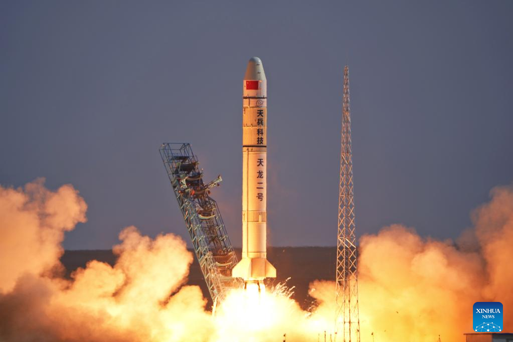 China Launches New Carrier Rocket - Focus - 中国军网（英文版）