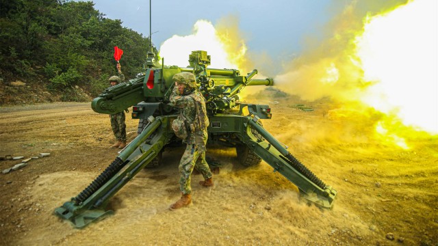 Vehicle-mounted howitzer conduct direct fire