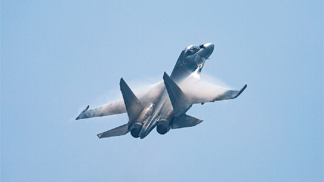 Fighter jets in flight training