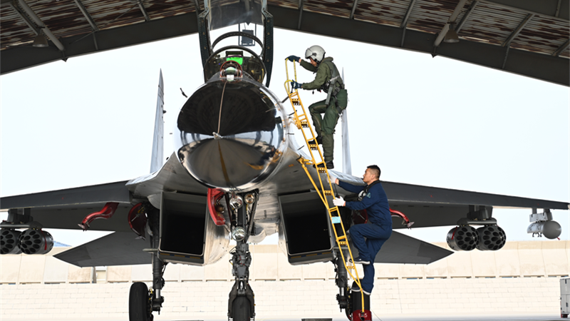 Fighter jets in air battle training