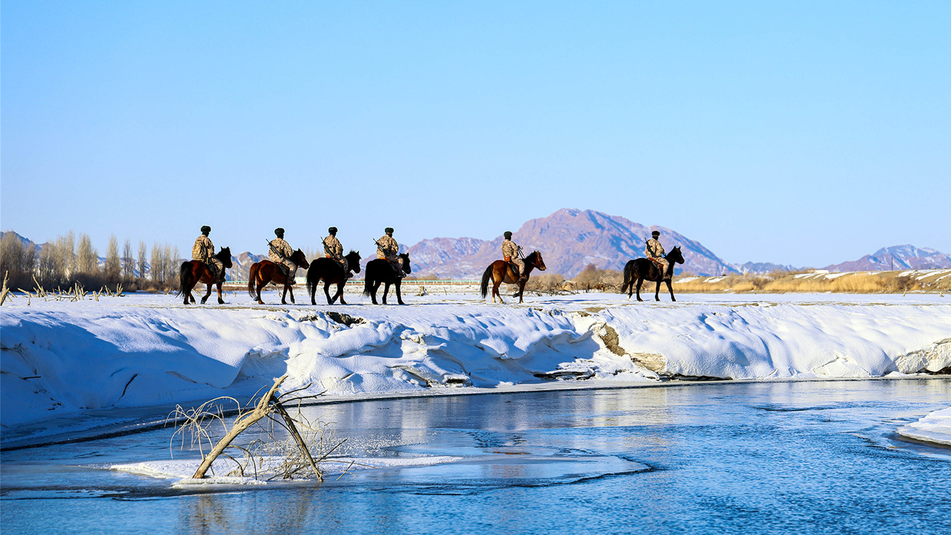 Soldiers patrol border area on horseback