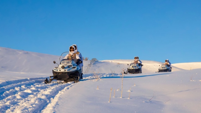 Soldiers patrol border area on snowmobiles