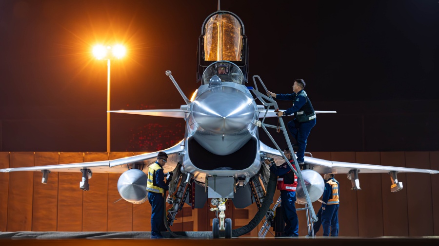 J-10 fighter jets conduct training in small hours